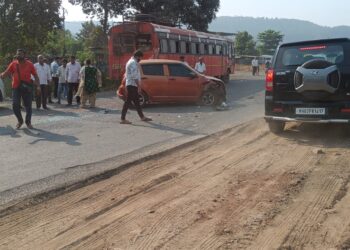 सुकेळी येथे तीन वाहनांना अपघात