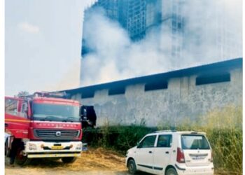 रोहिंजन येथील गोदामाला आग