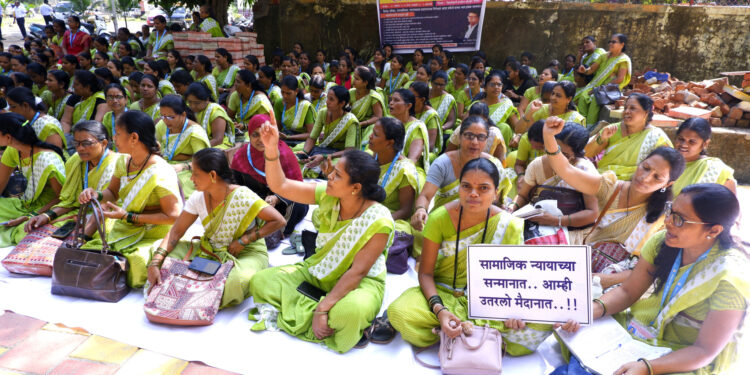 आशा स्वयंसेविकांचे धरणे आंदोलन