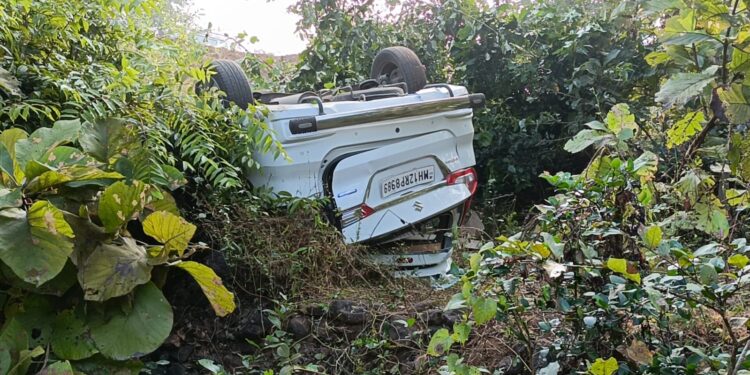 दिवेआगरला जाताना कारला अपघात; दोघे गंभीर जखमी