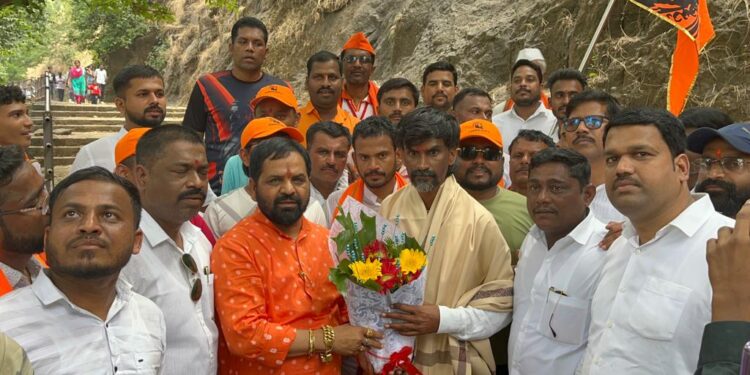 मनोज जरांगे यांचे रायगड भूमीत स्वागत