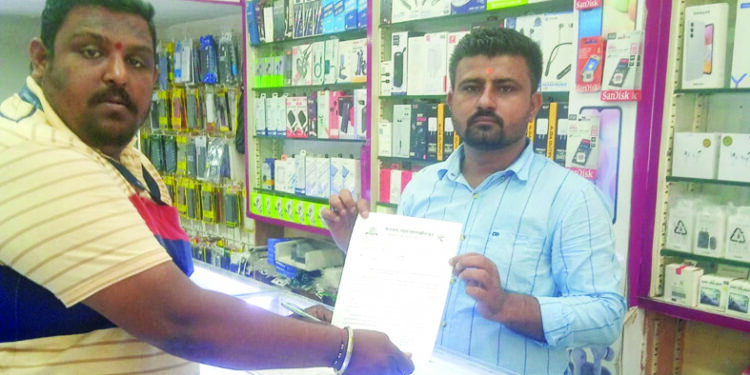 मराठी पाट्या न लावणाऱ्यांना दणका