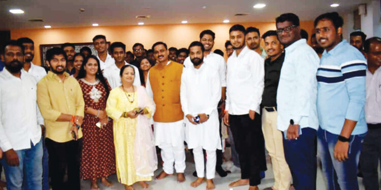 महाविद्यालयीन प्राचार्यांचा युवासेनेमध्ये प्रवेश