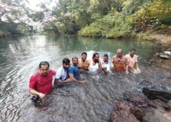 गारंबीवर पर्यटकांची रेलचेल