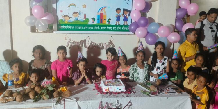 दुधनी गावातील लहानग्यांचे शिकणे झाले सुकर