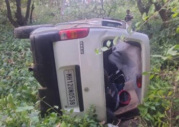 इको गाडीचा खोल दरीत कोसळून अपघात