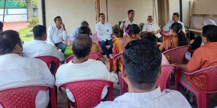 सरपंच, सदस्यांनी समस्या सोडवण्यासाठी सजग रहावेः पंडित पाटील