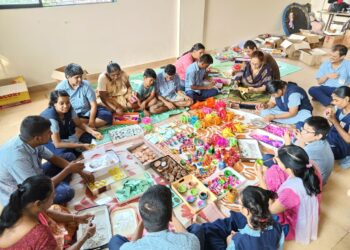 गतीमंद विद्यार्थ्यांची कलाकृती