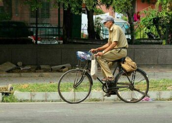 कंत्राटी पोस्टमनचे पगार रखडवले