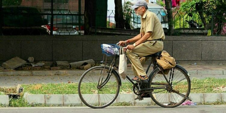 कंत्राटी पोस्टमनचे पगार रखडवले
