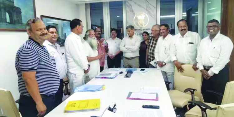 नगरपालिका कर्मचाऱ्यांचे उपोषण मागे