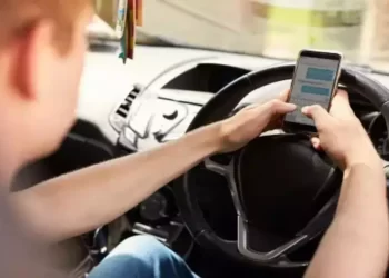 चालकांना फोनवर बोलण्यास प्रतिबंध