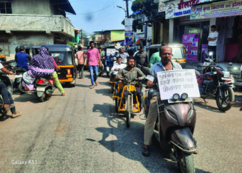 दिव्यांगांचा नेरळ ग्रामपंचायतीवर मोर्चा