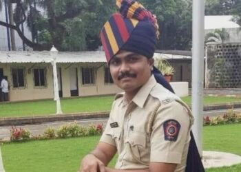 पोलीस शिपायाची स्वतःवर गोळी झाडून आत्महत्या