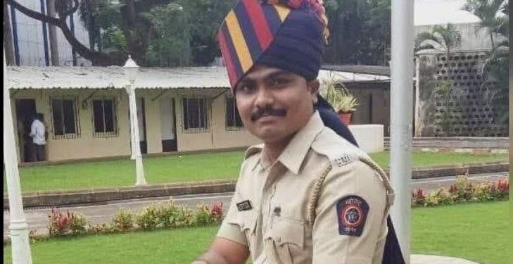 पोलीस शिपायाची स्वतःवर गोळी झाडून आत्महत्या