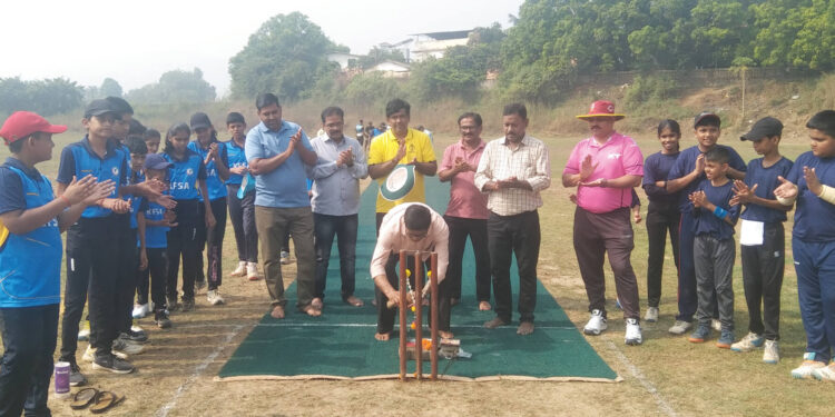 चवरकर स्मृतीचषक क्रिकेट स्पर्धेला शुभारंभ