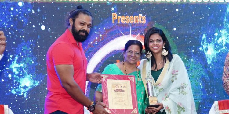 डॉ. प्रतिभा बागवेंना पुरस्कार