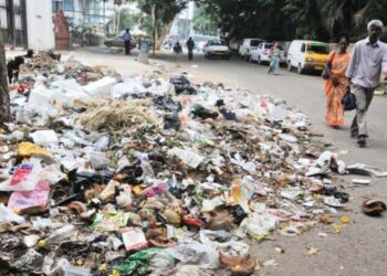 कचऱ्याच्या दुर्गंधीने नागरिक त्रस्त