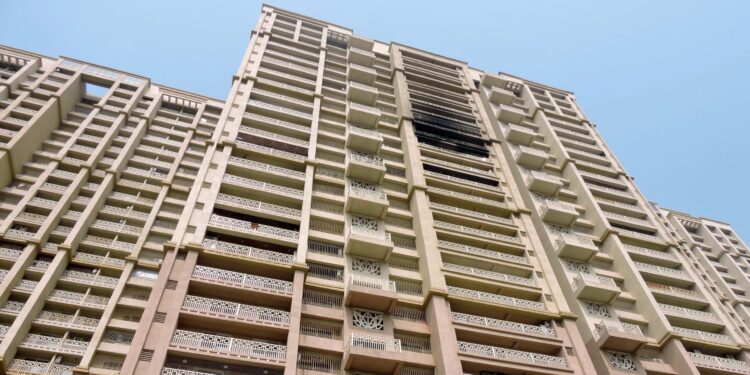 पनवेलमधील साई वर्ल्ड सिटी इमारतीला आग