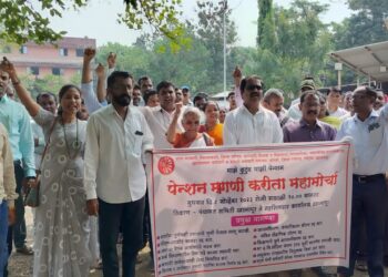 विविध मागण्यांसाठी शासनाचा निषेध