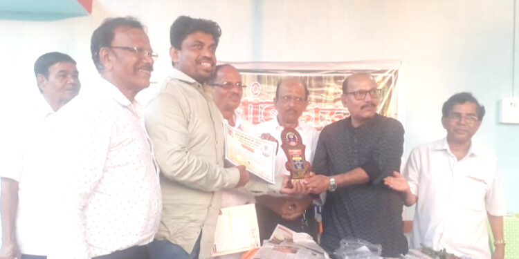 बांबू हाऊसमध्ये काव्यसंमेलन