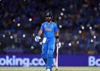 ‘किंग कोहली’चे अर्धशतक आणि ‘क्लीन बोल्ड’