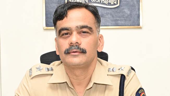 तुषार दोशींना शिक्षा की, बढती