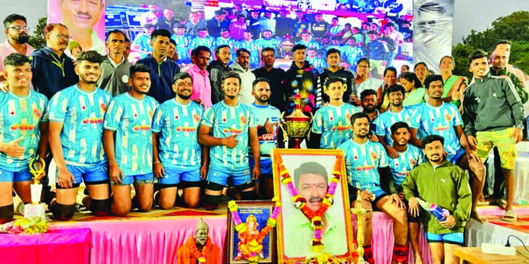 चौंडेश्वरी कडसुरेचा चषकावर कब्जा