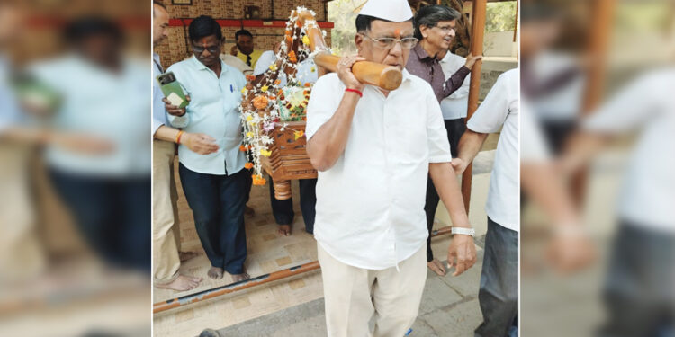 दत्तनामाच्या गजरात दत्तटेकडीला परिक्रमा