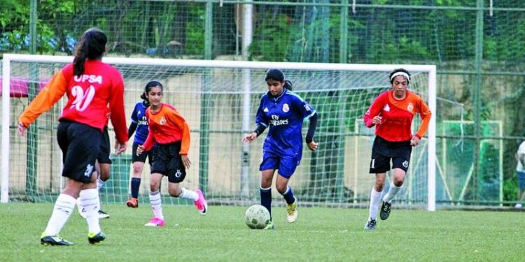 पुरुषांच्या सामन्यांची सूत्रे महिलांच्याही हाती