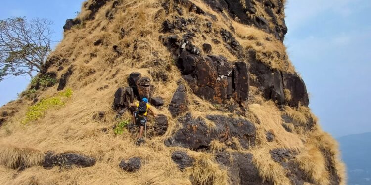 मच्छिंद्रगडावर यशस्वी चढाई
