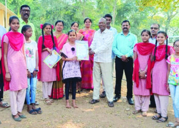 गायन स्पर्धेत कुर्डूसच्या विद्यार्थीनींची बाजी