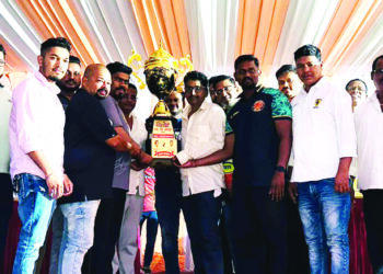 कायरा इलेव्हनचा सरपंच चषकावर कब्जा