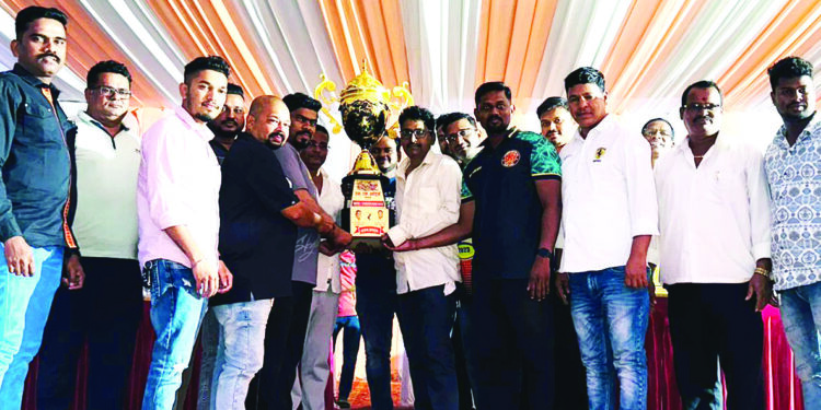 कायरा इलेव्हनचा सरपंच चषकावर कब्जा