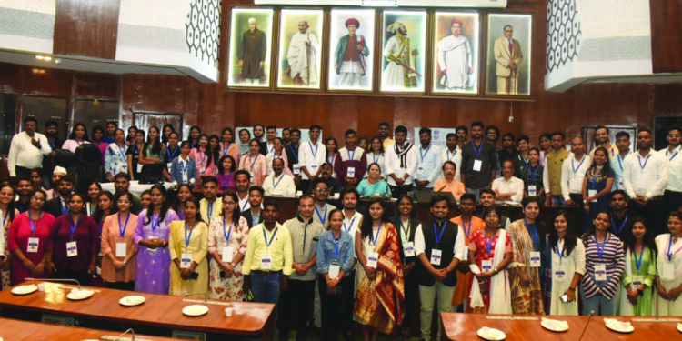 रायगडच्या दोघांचा युवा संसदेत सहभाग