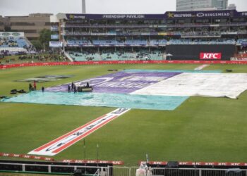 पहिल्या सामन्यात पावसाचा खेळ