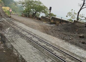 नॅरोगेज मार्ग झाला खड्डेमुक्त