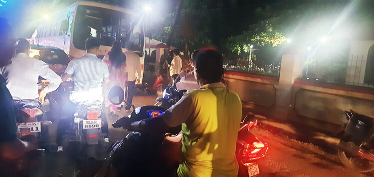 वाहतूक कोंडीची समस्या गंभीर