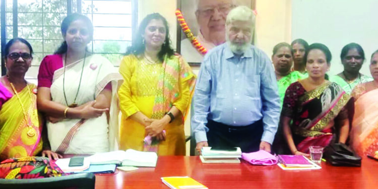 12 तास काम, पण 8 तासाचे दाम