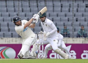 ग्लेन फिलिप्सची यशस्वी झुंज