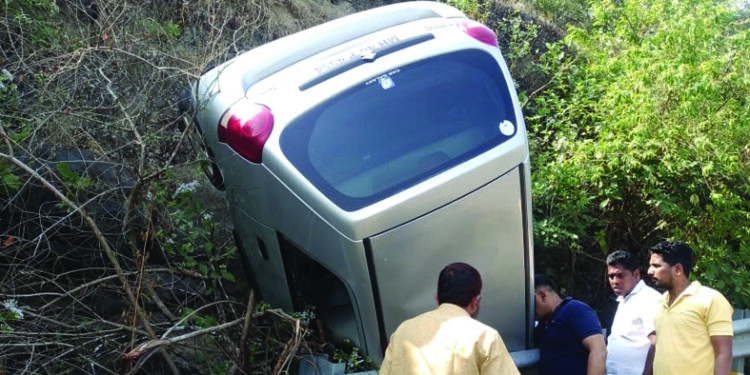 माथेरान घाटात अपघात; चार पर्यटक जखमी