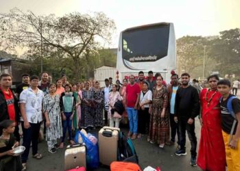 भाविकांच्या मदतीला धावले देवेंद्र फडणवीस