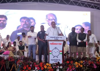 स्थानिकांना उद्ध्वस्त करणारा विकास नको : शरद पवार