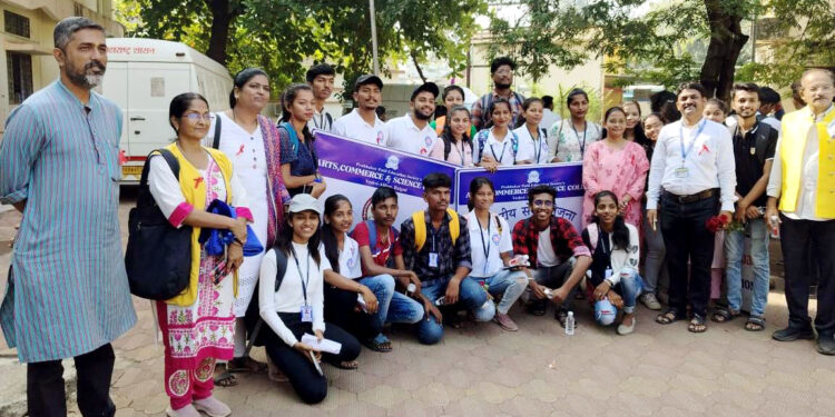 जागतिक एड्स दिनाच्या रॅलीत पीएनपी महाविद्यालय सहभागी