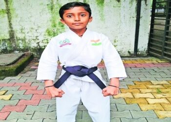 विश्वविक्रमवीर दोन्ही हातांवर शंभर मीटर चालणार