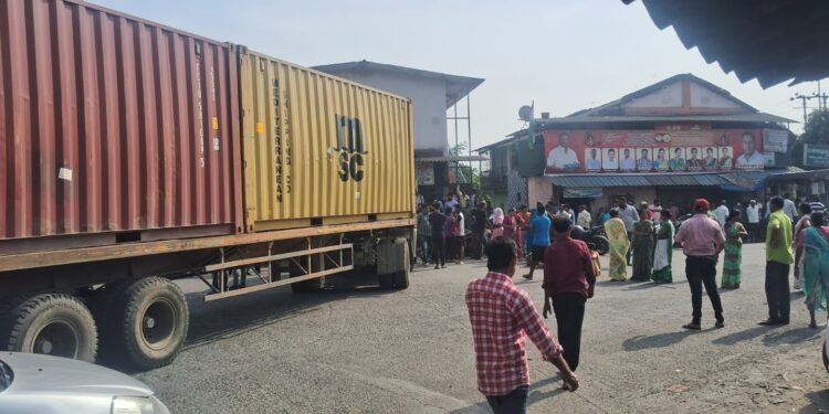 सर्व्हिस रोडअभावी गेला जीव