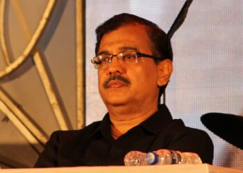 दाऊदमुळे पाकिस्तानची परिस्थिती अडकित्यातील सुपारीसारखी