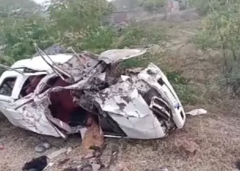 शिर्डीला जाणाऱ्या वाहनाचा भीषण अपघात; चौघांचा मृत्यू