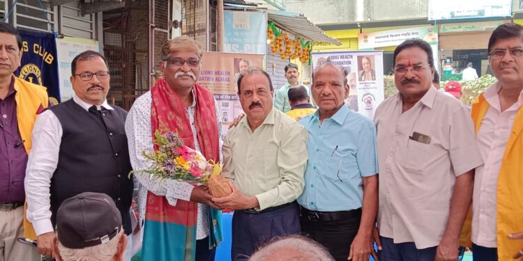 आदर्श पतसंस्थेतर्फे नेत्र तपासणी