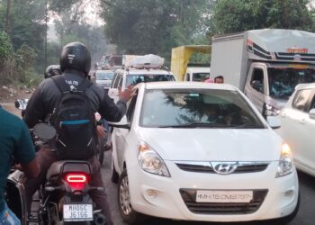 अलिबाग वडखळ मार्गावर वाहतुक कोंडी